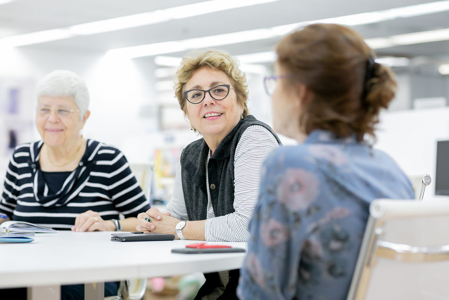 עובדים בגיל השלעובדות בגיל השלישי נמצאות בסדנהישי
