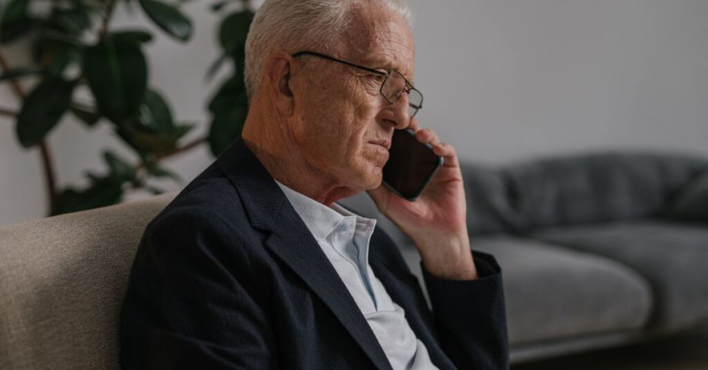 המדינה שותקת, הנוכלים חוגגים